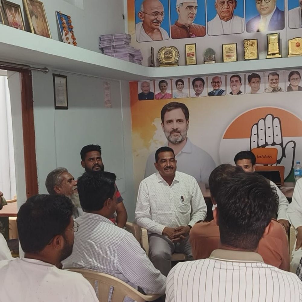 
                 बड़वानी में संगठन सृजन अभियान को लेकर कांग्रेस की बैठक:प्रभारी बोले-पंचायत से विधानसभा तक भाजपा को हराना लक्ष्य 
            