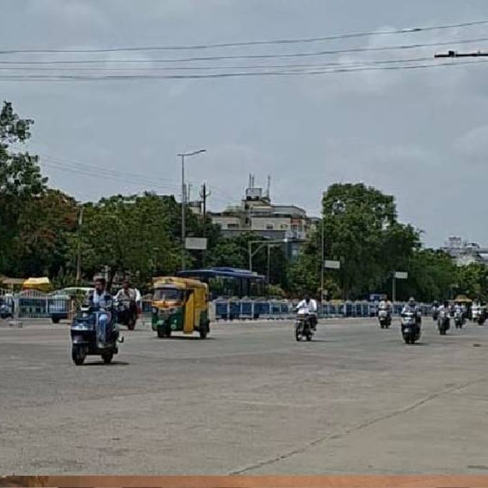
                 इंदौर में 12 दिनों से थमी बारिश...उमस से लोग परेशान:अगले हफ्ते फिर झमाझम बारिश के आसार; नया लो-प्रेशर सिस्टम देगा राहत 
            