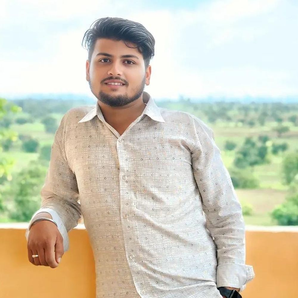 
                 इंस्टा पर लिखा- बाय मेरी जान, अगले जनम में मिलेंगे:बैतूल में स्टेटस लगाने के बाद ट्रेन के आगे कूदा युवक; क्षत-विक्षत हालत में शव मिला 
            