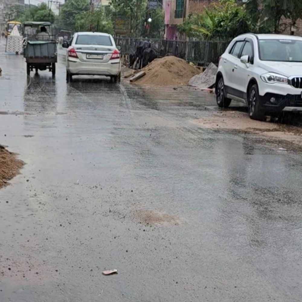 
                 मुरैना में झमाझम बारिश से मिली राहत:गर्मी-उमस से लोगों को सुकून, किसानों के खिले चेहरे 
            