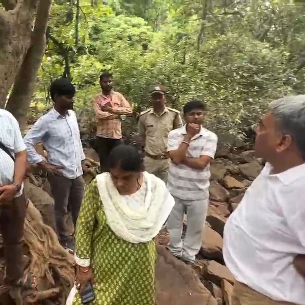 
                 केदारनाथ धाम पहुंची MANIT भोपाल की टीम:पहाड़ी की चट्टान में दरार को ठीक करने किया सर्वेक्षण; वैकल्पिक रास्ता तैयार करने का सुझाव 
            
