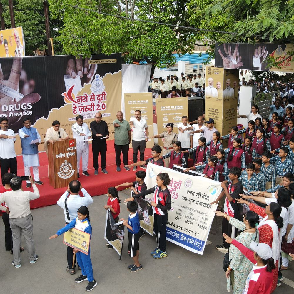 
                 उज्जैन में नशामुक्ति के लिए निकली जागरूकता रैली:1200 से अधिक विद्यार्थियों ने दिया संदेश, पुलिस के अभियान का समर्थन 
            