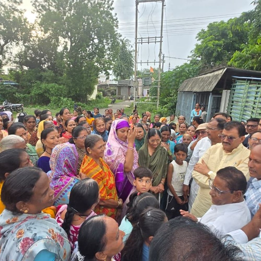 
                 बुरहानपुर के शिवाजी नगर ROB स्थल का हुआ निरीक्षण:सांसद ज्ञानेश्वर पाटील ने अफसरों संग किया दौरा, समाधान का भरोसा दिलाया 
            