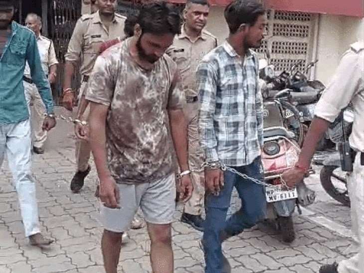 
                 रीवा में 3 बाइक और कार चोर पकड़ाए:शहर भर की चोरी की घटनाओं पर हो रही पूछताछ; कई वारदातों का हुआ खुलासा 
            