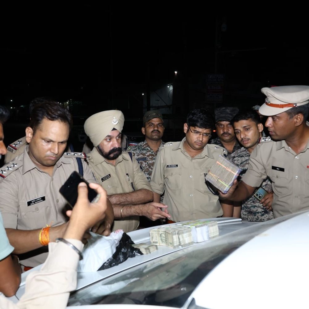 
                 दतिया उपचुनाव- 15 दिन में ₹85 लाख की नकदी जब्त:16 जुलाई को एक दिन में 37 लाख रुपए पकड़े गए 
            