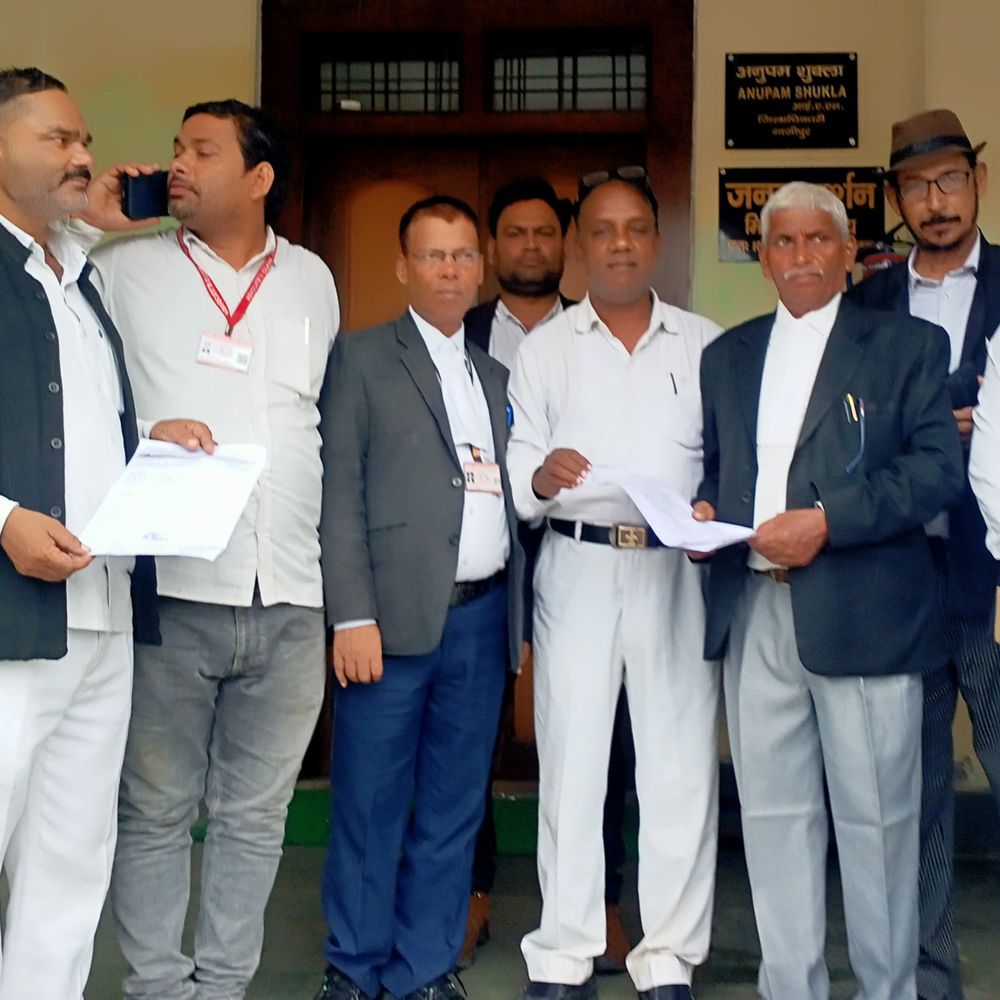 गाजीपुर के अधिवक्ताओं ने राष्ट्रपति को ज्ञापन सौंपा:पेपर लीक पर शिक्षा मंत्री को हटाने, सोनम वांगचुक की सुरक्षा की मांग