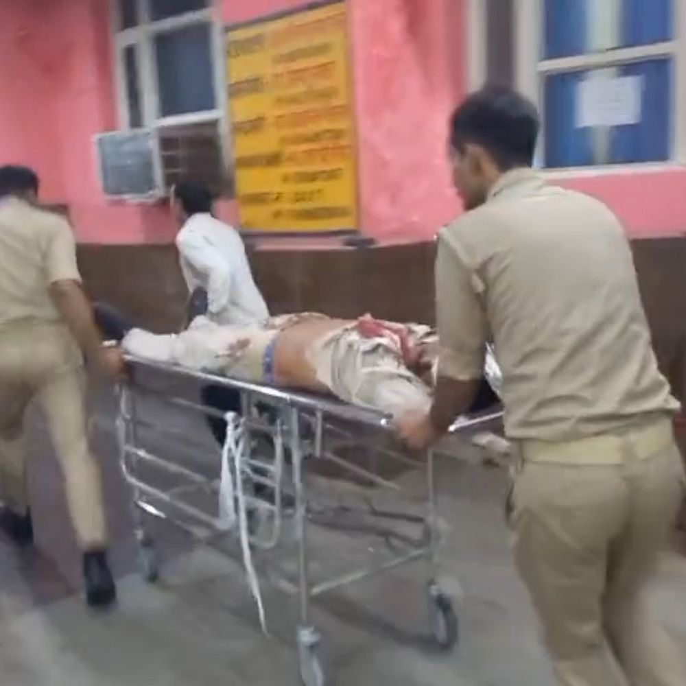 जिला जेल से ड्यूटी कर लौट रहे होमगार्ड का एक्सीडेंट:फिरोजाबाद में सिर में गंभीर चोट, आगरा रेफर; ककरऊ कोठी के पास हादसा