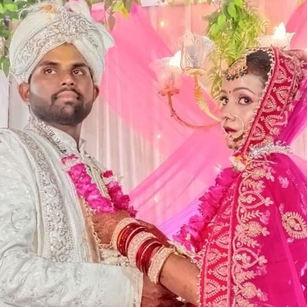 काम पर गया पति, पत्नी प्रेमी के साथ गई:जेवर और नकदी ले जाने का आरोप, कौशांबी में ढाई महीने पहले हुई थी शादी