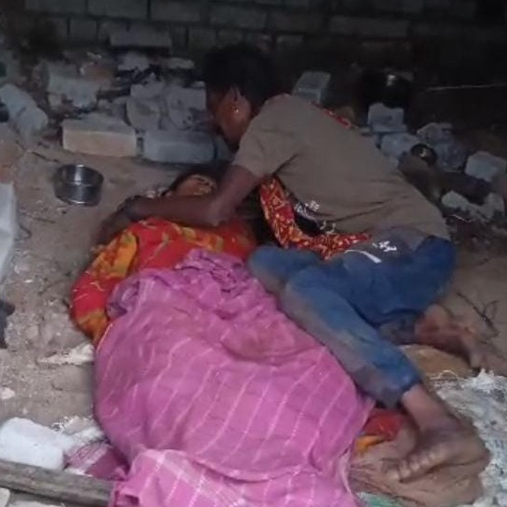 बची शराब पीने पर पत्नी की डंडे से पीट-पीटकर हत्या:कोरबा में पति ने खुद ग्रामीणों को दी हत्या की जानकारी, आरोपी हिरासत में