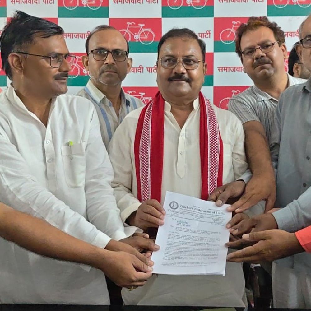 2011 से पहले नियुक्त-शिक्षकों को TET से छूट की मांग:शिक्षक संघ ने प्रधानमंत्री और केंद्रीय शिक्षा मंत्री तक मुद्दा पहुंचाने की अपील की, सांसद को सौंपा ज्ञापन