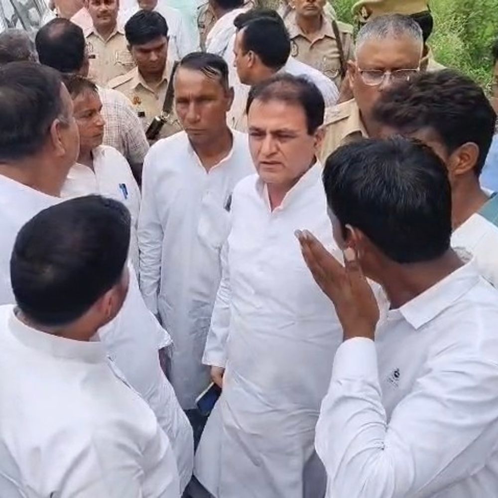 मुज़फ्फरनगर के हबीबपुर पहुंचे कैबिनेट मंत्री अनिल कुमार:मकान की छत गिरने से पिता समेत 5 लोगों की मौत के बाद गांव में मातम
