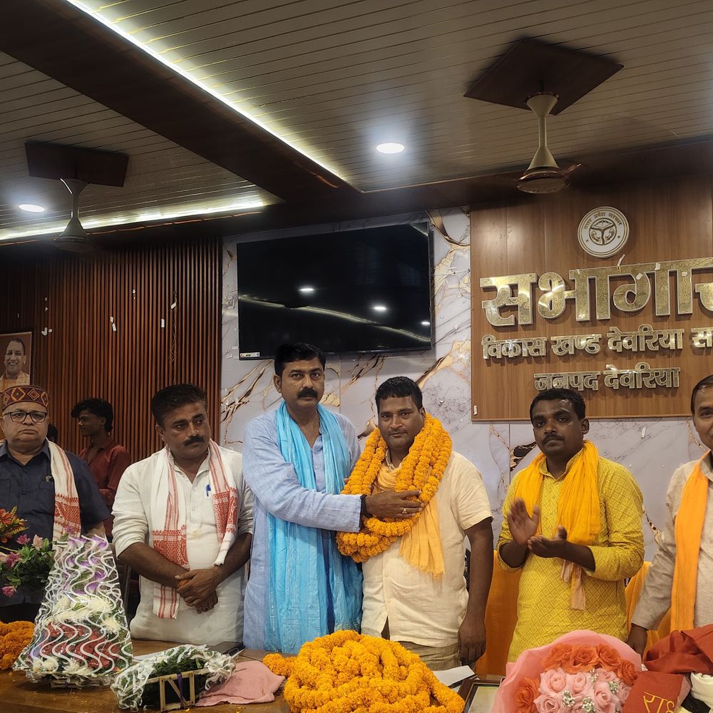 देवरिया सदर ब्लॉक में प्रशासक ने कार्यभार संभाला:पूर्व राज्य मंत्री नीरज शाही ने गिनाईं उपलब्धियां