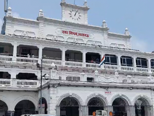 लखनऊ में ऑटोमैटिक तरीके से चालू-बंद होगी स्ट्रीट लाइट:एक दिन में 350 से अधिक शिकायत होने पर तलब होंगे जेई और एक्सईएन