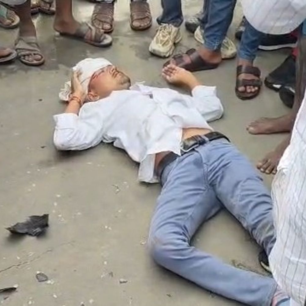 
                 तेलदह में टैंकर की टक्कर से बाइक सवार घायल:ग्रामीणों ने पहुंचाया ट्रॉमा सेंटर, हादसे के चलते ट्रैफिक हुआ जाम 
            