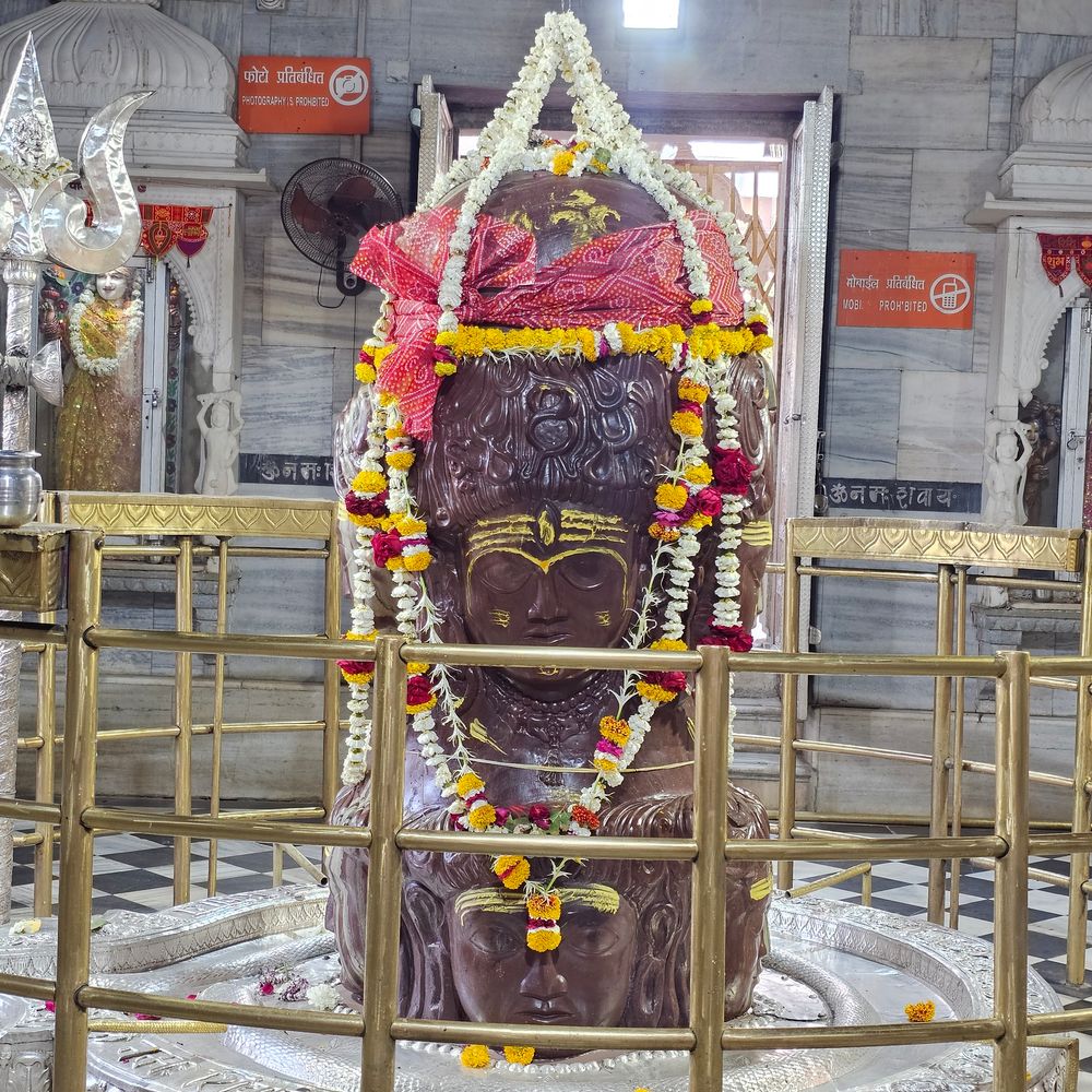 
                 24 अगस्त को नगर भृमण पर निकलेंगे बाबा पशुपतिनाथ:मंदसौर में सावन के हर दिन होगा रुद्राभिषेक, 6 सितंबर को होगा छप्पन भोग महोत्सव 
            