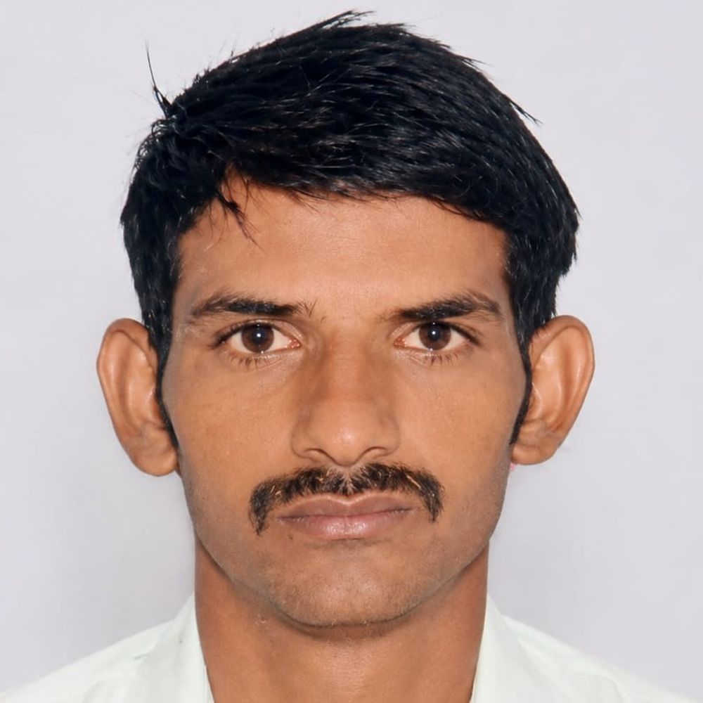 निर्माणाधीन मकान की तीसरी मंजिल से गिरकर मजदूर की मौत:परिवार ने मौत पर जताया संदेह, जांच की मांग; परिवार में इकलौता कमाने वाला था मृतक