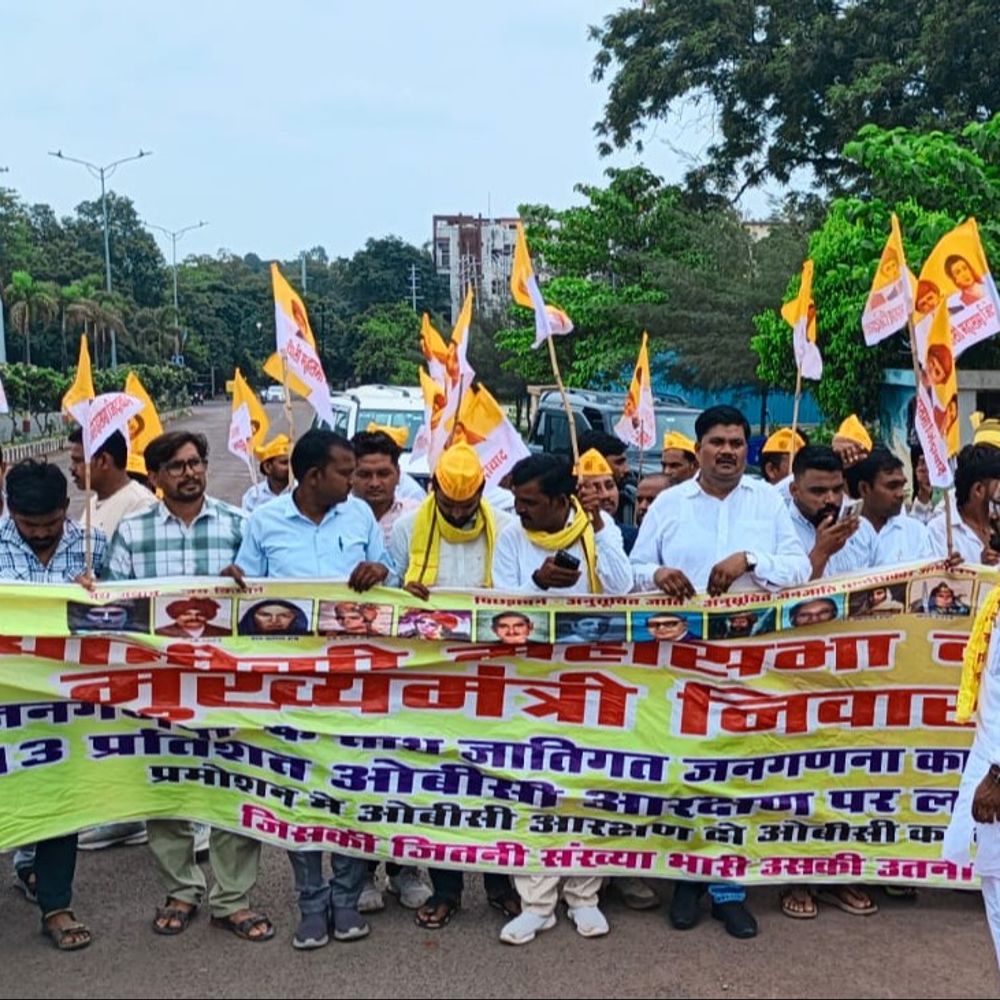 
                 ओबीसी महासभा का विधानसभा घेराव आज:27% ओबीसी आरक्षण लागू कराने और 13% होल्ड हटाने की मांग को लेकर सपा-कांग्रेस के दिग्गज भी आएंगे 
            