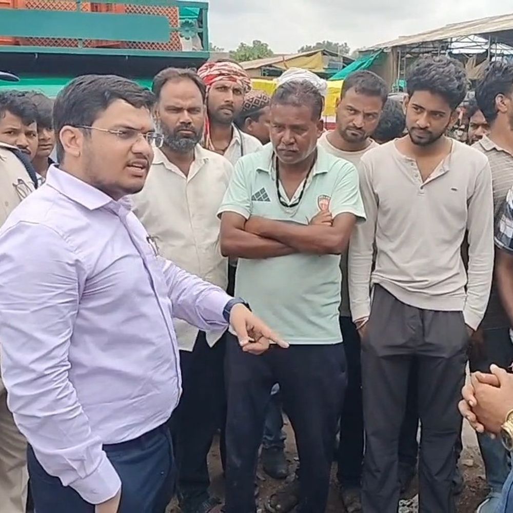 
                 दमोह सब्जी मंडी से हटेगा अतिक्रमण, बकाया शुल्क वसूला जाएगा:कलेक्टर के निर्देश पर एसडीएम ने किया निरीक्षण, व्यापारियों को दिए निर्देश 
            