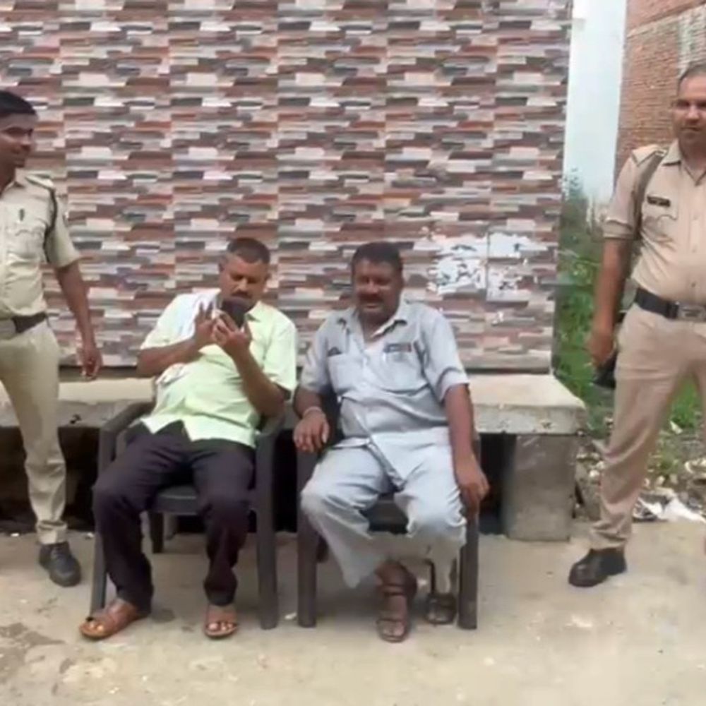 
                 बिजली विभाग के अधीक्षण यंत्री के ठिकानों पर छापा:मुरैना में आय से अधिक संपत्ति की मिली थी जानकारी, ग्वालियर लोकायुक्त की टीम पहुंची 
            
