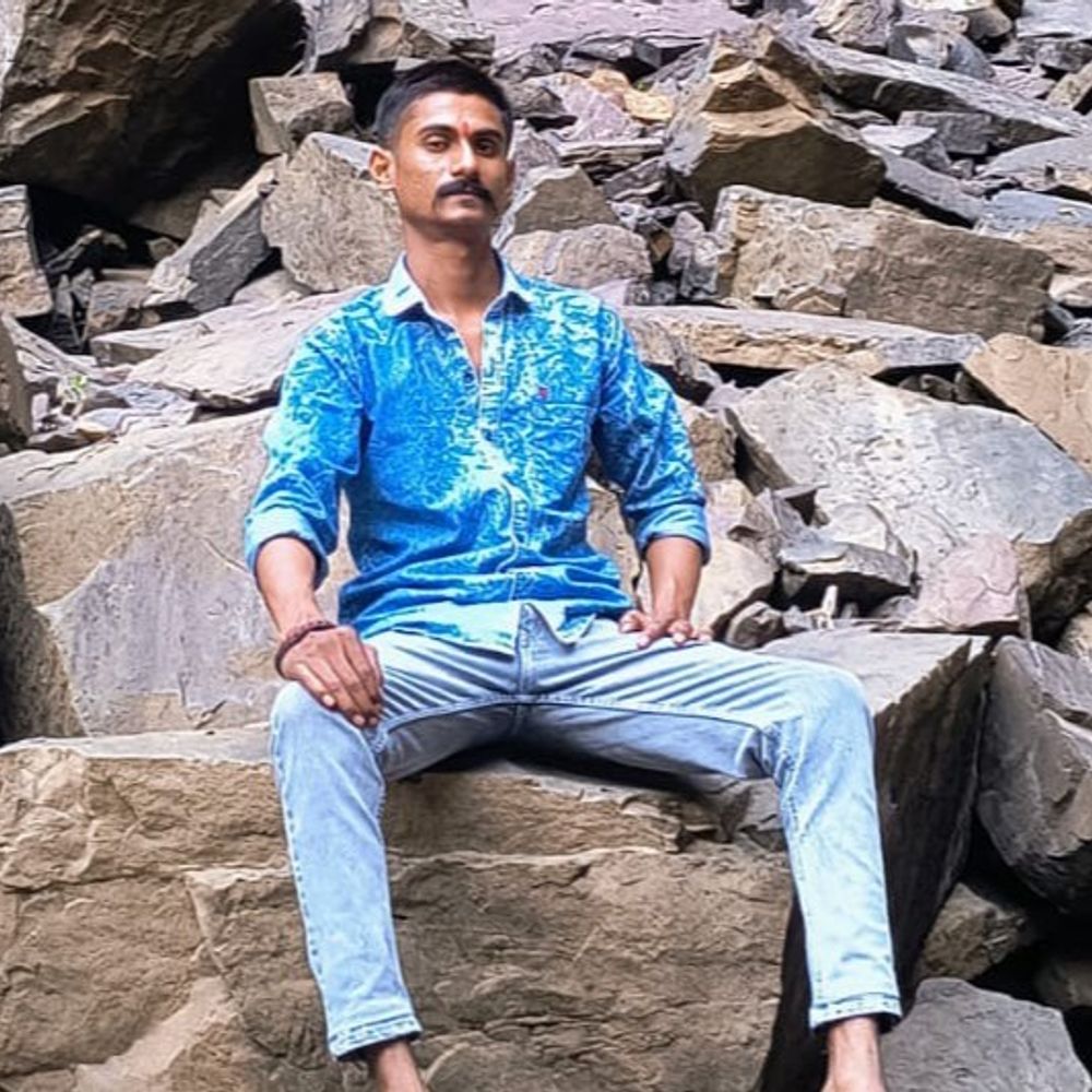 
                 मैहर में बोलेरो से भिड़ी बाइक, युवक की मौत:फाइनेंस कंपनी का ब्रांच मैनेजर साथी गंभीर घायल; सतना रेफर 
            