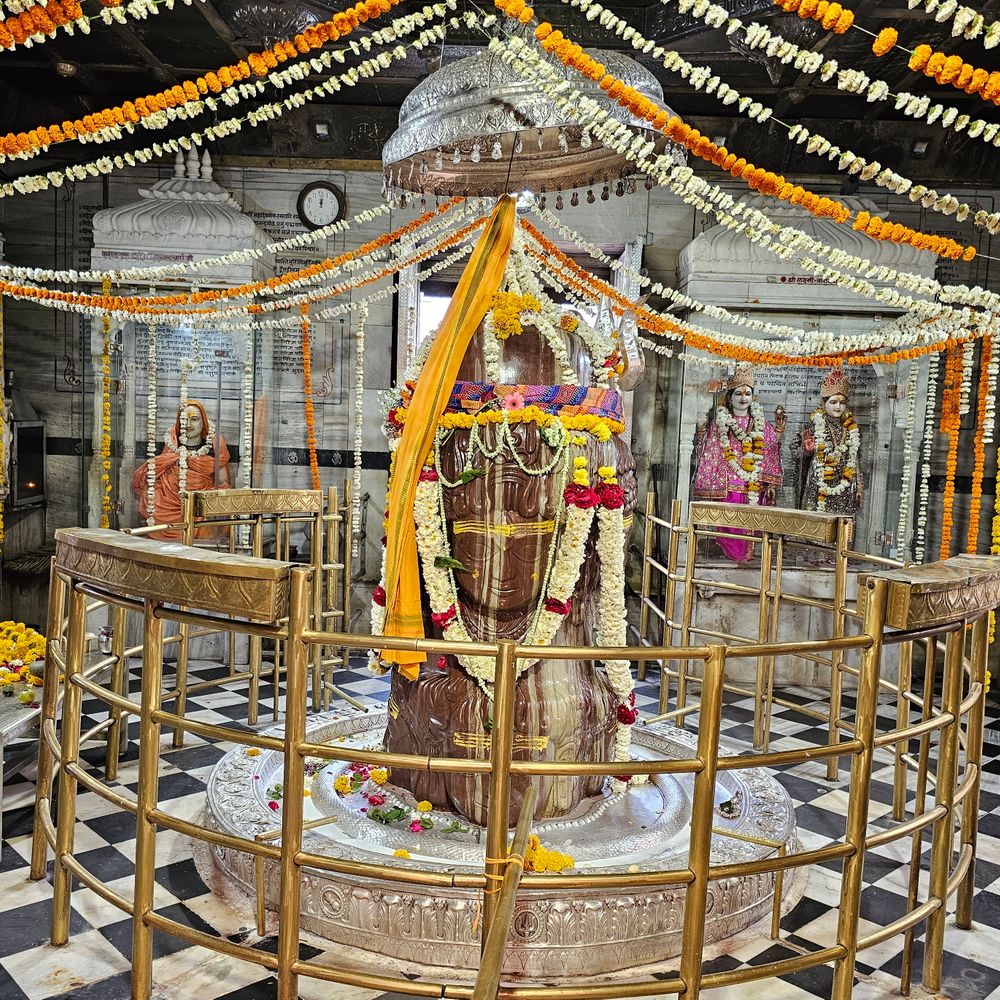 
                 पशुपतिनाथ मंदिर सुबह 5 से रात 11 बजे तक खुलेगा:महाकाल की तर्ज पर होगी शयन आरती, विशेष पर्वों पर गर्भगृह प्रतिबंधित 
            