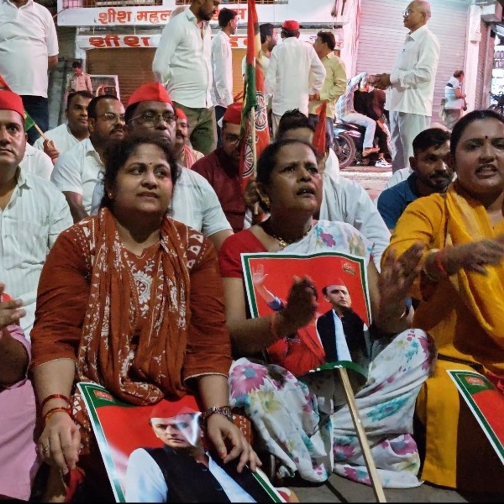 अखिलेश यादव की गिरफ्तारी पर सपाइयों का प्रदर्शन:बांदा में कार्यकर्ताओं ने की तत्काल रिहाई की मांग