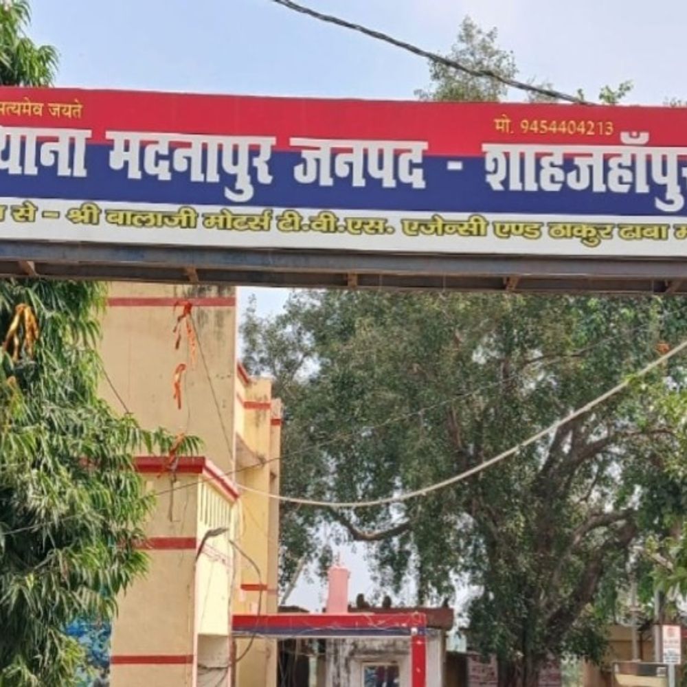 शाहजहांपुर में 8वीं की छात्रा से छेड़छाड़:पुलिस पर समझौता कराने का आरोप, बोली- डर से स्कूल नहीं जा रही हूं