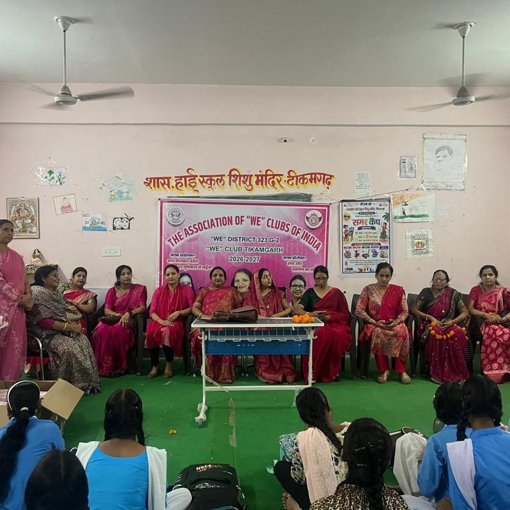 
                 टीकमगढ़ में छात्राओं को मासिक धर्म पर किया जागरूक:सरकारी स्कूल में बताए सुरक्षा उपाय, 150 को बांटे सैनिटरी पैड 
            