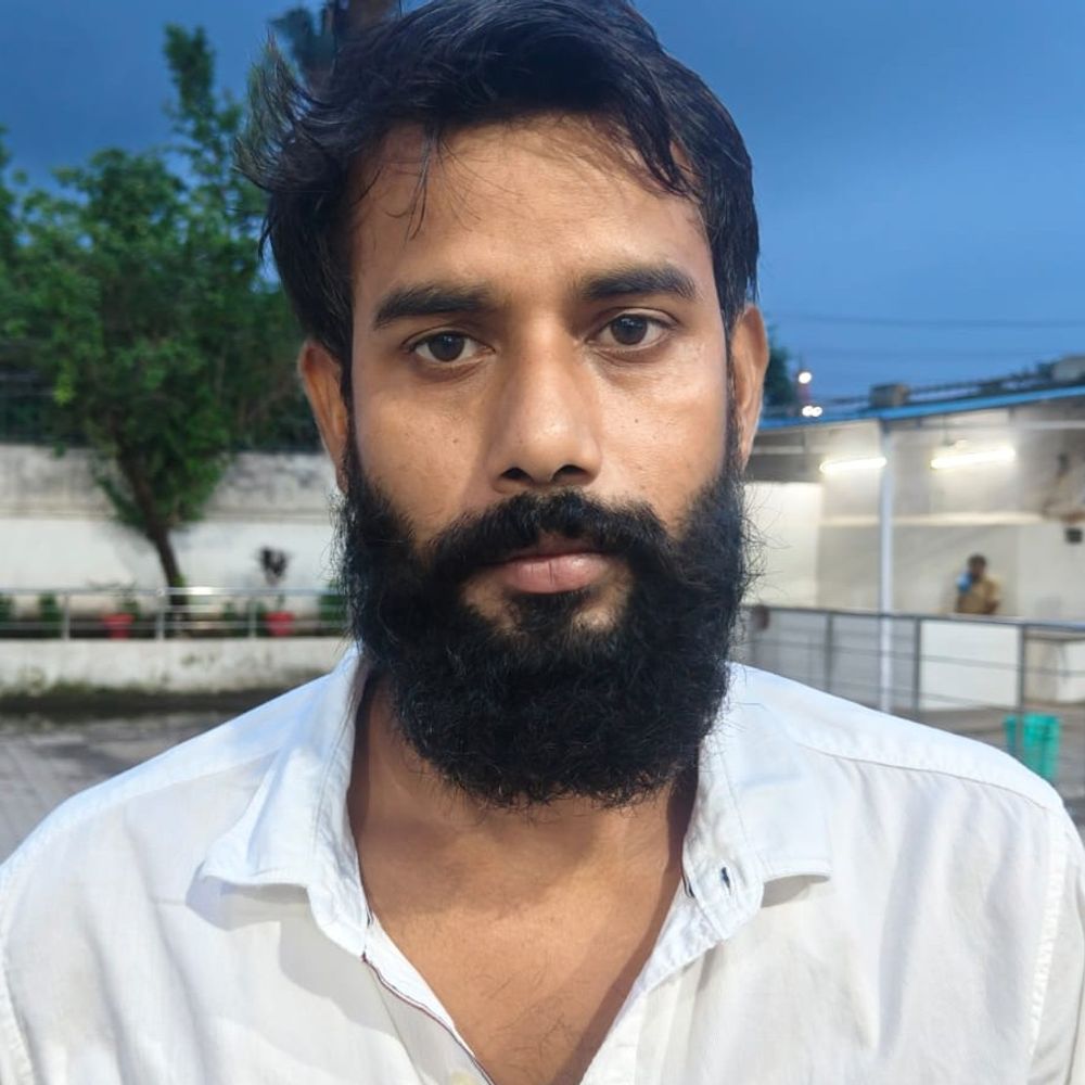 किराना दुकानदार को लूटने वाला कुख्यात 6 साल बाद गिरफ्तार:3 गोली मारकर 2 लाख रुपए लूटे थे, दुकान बंद कर घर जा रहे थे कारोबारी