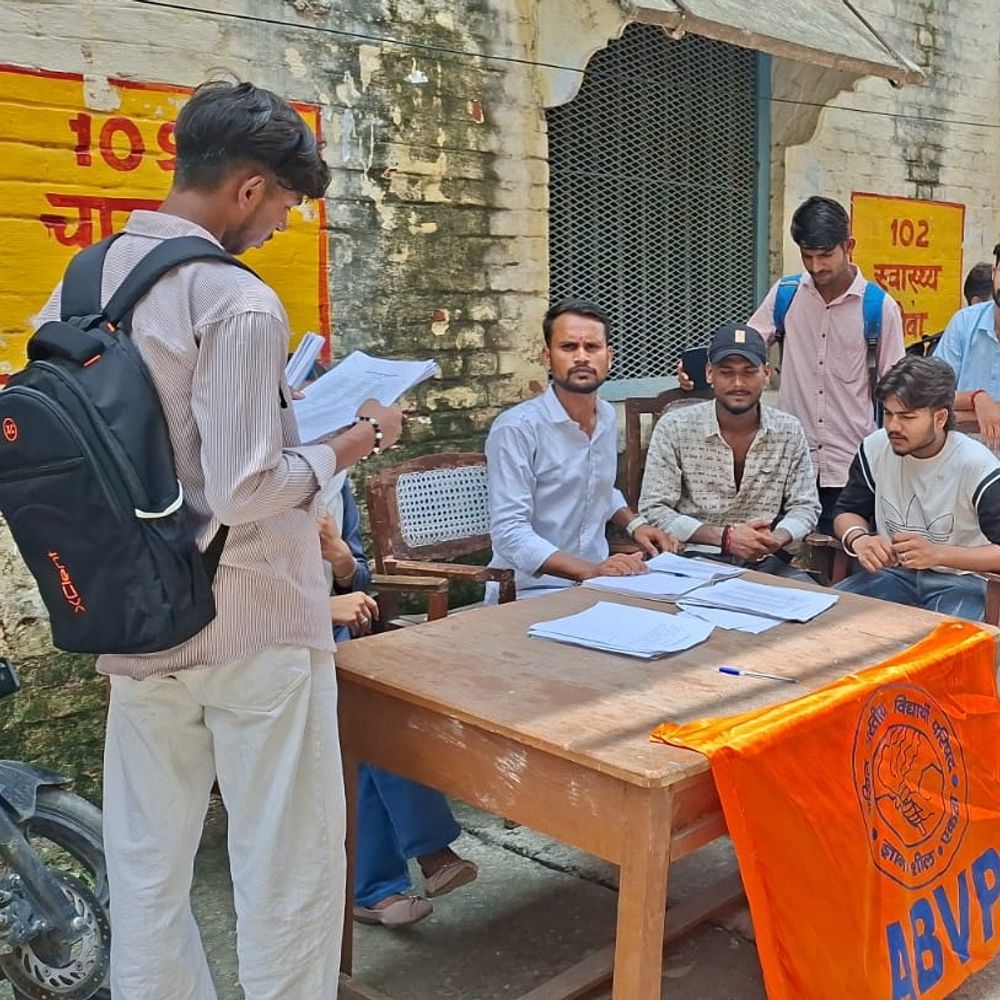 मुरादाबाद में हिंदू कॉलेज में हेल्प डेस्क को लेकर बवाल:एबीवीपी-सपा छात्र सभा के कार्यकर्ता भिड़े, पुलिस ने खदेड़ा