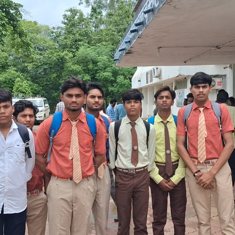 
                 दमोह में 50 छात्रों के लिए सिर्फ दो टॉयलेट:छात्रावास की व्यवस्था बदहाल, कलेक्टर के पास पहुंचे छात्र; जल्द समाधान का आश्वासन मिला 
            