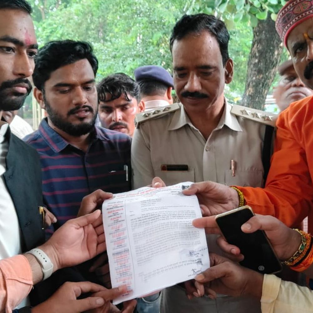 
                 मंत्री प्रतिमा बागरी के कथित बयान पर सवर्ण समाज नाराज:प्रशासन को सौंपा ज्ञापन, माफी न मांगने पर जनसंपर्क अभियान की चेतावनी 
            