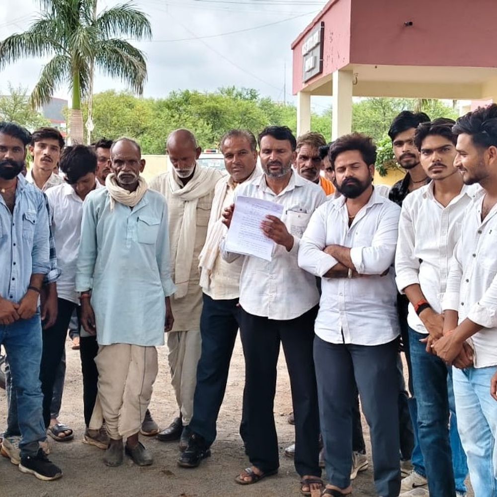 
                 शिवपुरी में रेप केस की निष्पक्ष जांच की मांग:पिता ने बेटे को नाबालिग बताया, पुलिस ने शैक्षणिक दस्तावेजों से बालिग कहा 
            