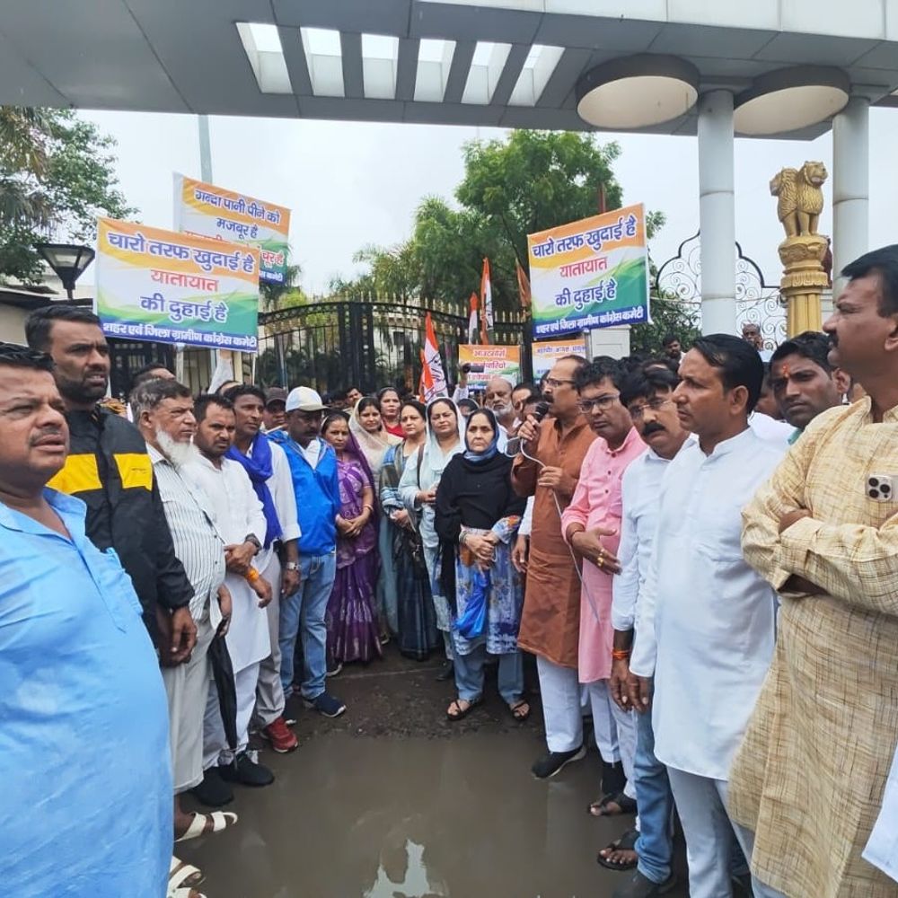 
                 उज्जैन नगर निगम में कांग्रेस का हंगामा:मुआवजे और शौचालयों के मुद्दे पर सत्ता-विपक्ष आमने-सामने 
            