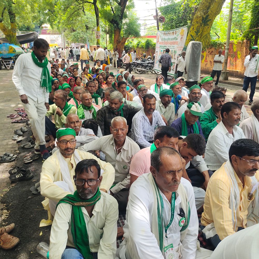 प्रयागराज में भू-माफियाओं पर कार्रवाई, किसानों ने जताया आभार:भाकियू अराजनैतिक ने कमिश्नरी परिसर में की धन्यवाद महापंचायत