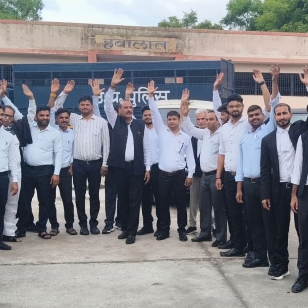 कासगंज में अधिवक्ताओं ने दिल्ली पुलिस लाठीचार्ज का विरोध किया:जंतर-मंतर पर छात्रों पर बल प्रयोग की निंदा, शिक्षा मंत्री का इस्तीफा मांगा