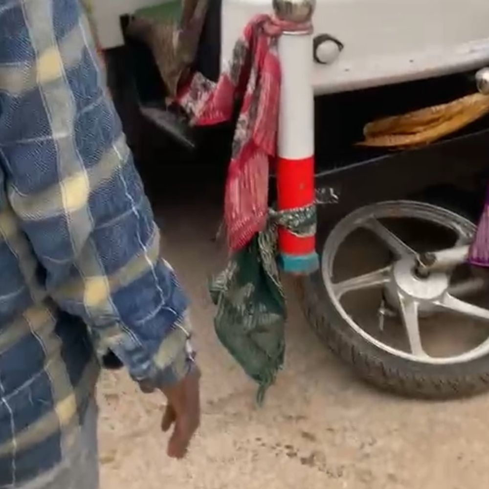 
                 नो-एंट्री में घुसे आयशर ने बाइक सवार युवकों को कुचला:बुधनी में ट्राइडेंट कंपनी के पास हादसा, दो की मौके पर मौत 
            