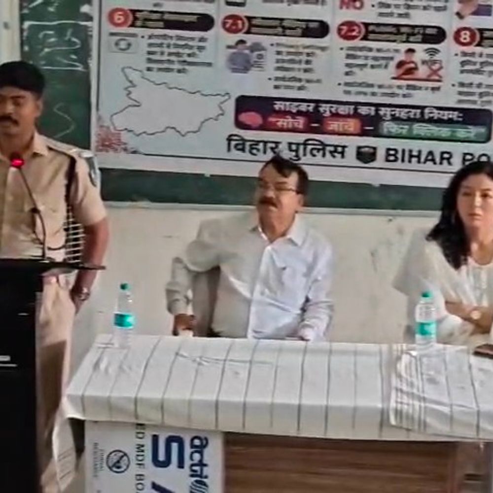 जहानाबाद में साइबर अपराध-महिला सुरक्षा जागरूकता कार्यक्रम:छात्रों को डिजिटल अरेस्ट, ऑनलाइन ठगी से बचाव की दी जानकारी