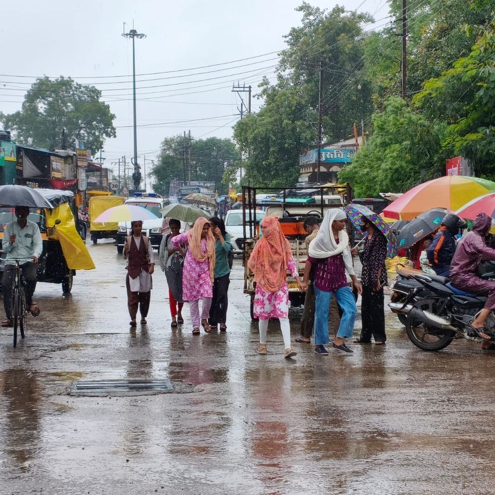
                 बालाघाट में औसत से 9 इंच कम बारिश:रिमझिम फुहारों से फिर भीगा सहर, कई जगह हुआ जलभराव 
            