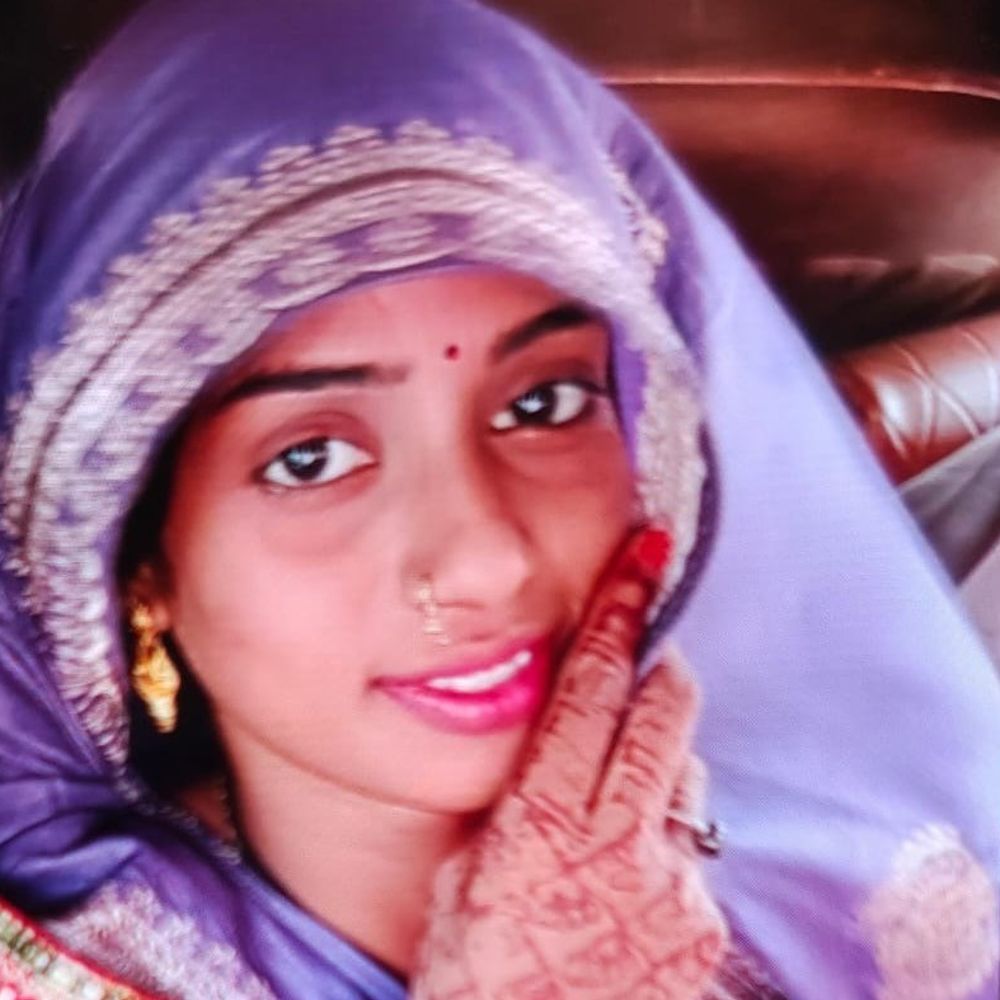 औरैया में नवविवाहिता का शव फंदे से लटका मिला:ढाई माह पहले शादी हुई थी, पुलिस जांच में जुटी