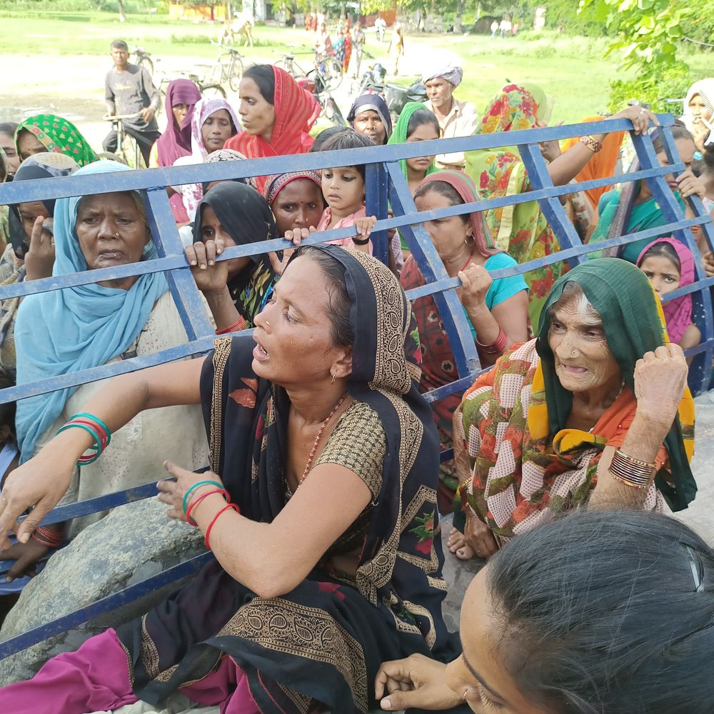 लखीमपुर में नाले में डूबने से किसान की मौत:खेत से लौटते समय संतुलन बिगड़ने से गिरे, पानी से बाहर निकालने से पहले तोड़ा दम