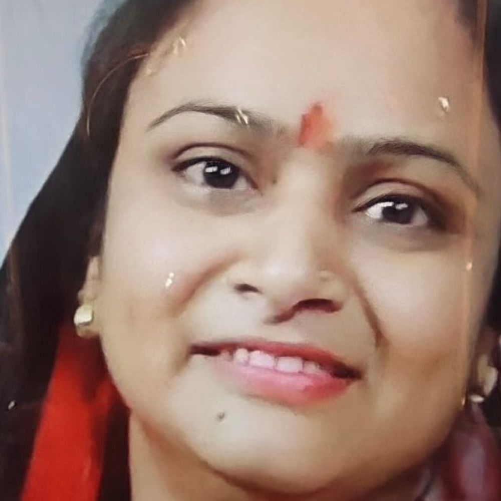 
                 बच्चों को स्कूल भेजा, 38 वर्षीय महिला ने फांसी लगाई:देवास में मंदिर से लौटकर उठाया कदम, दरवाजा तोड़ने पर पति ने देखा शव 
            