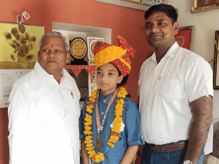 आबूरोड की परिधि ने जीता गोल्ड मेडल:विधायक ने किया सम्मान, राज्य स्तरीय कराटे चैंपियनशिप में रही टॉपर