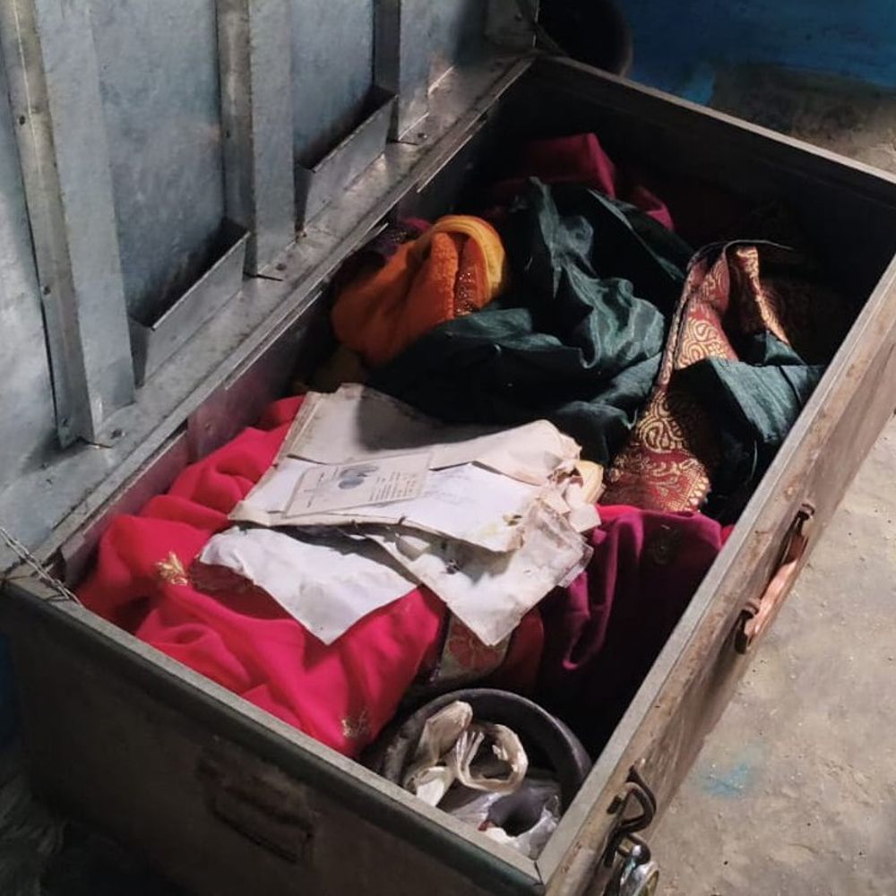 
                 सूने घर से 10 लाख के जेवर-नकदी चोरी:पन्ना में चोरों ने बाहर से बंद किया दरवाजा; सुबह नींद खुलने पर पता चला 
            