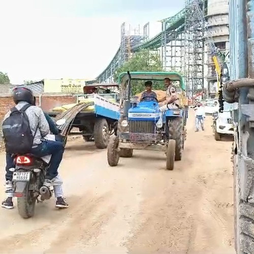 
                 जब्त ट्रैक्टरों पर 16 दिन बाद भी कार्रवाई नहीं:सिंगरौली के बरगवां में खनिज विभाग को नहीं दी सूचना; लोगों ने उठाए सवाल 
            
