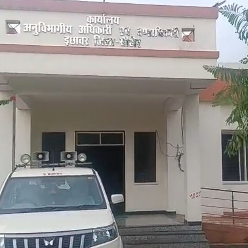 
                 जनप्रतिनिधि से अभद्रता करने वाला पटवारी निलंबित:वायरल ऑडियो के बाद प्रशासन की कार्रवाई, 15 दिन में विभागीय जांच रिपोर्ट देने के निर्देश 
            