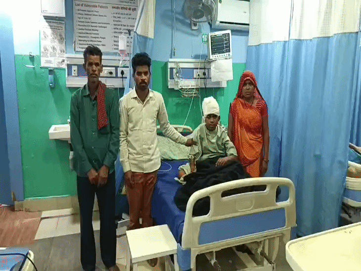 
                 भोपाल में 11 वर्षीय बच्चे को मिली नई जिंदगी:छत से गिरने पर दिमाग में जम गया था खून; डॉक्टरों ने जटिल सर्जरी कर बचाई जान 
            