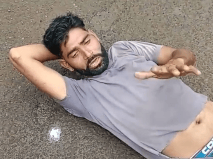 
                 अशोकनगर में युवक ने थाने के सामने जहर पिया:जमीन विवाद से परेशान था, पुलिस पर सुनवाई नहीं करने का आरोप 
            