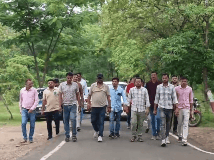
                 26 दिन बाद भी लूट के आरोपी नहीं पकड़े:धार के ग्रामीणों में आक्रोश; घायल व्यापारी एसपी कार्यालय पहुंचे 
            