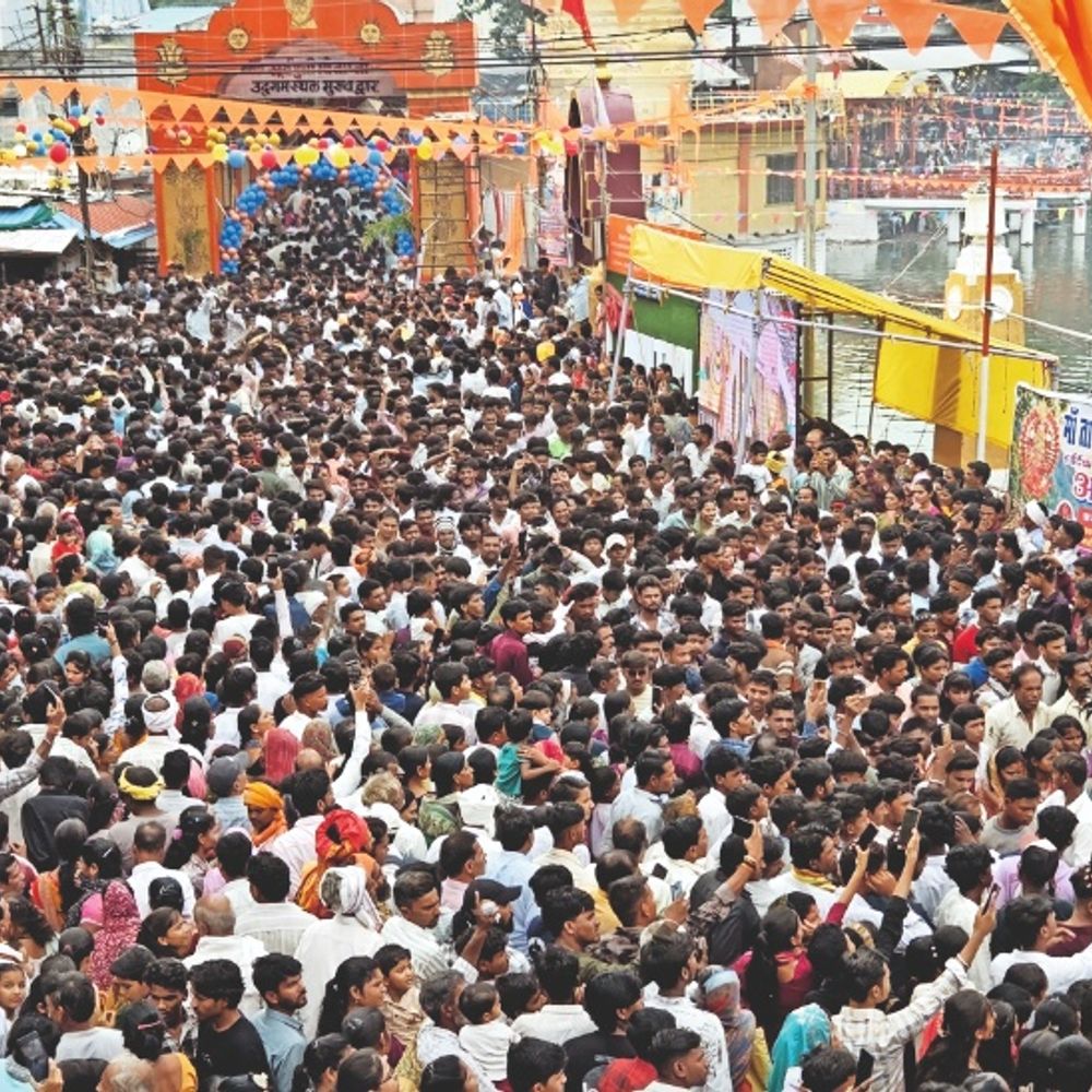 राजस्थान के कलाकारों ने आकर्षक नृत्य प्रस्तुत किया:धूमधाम से मना मां ताप्ती का जन्मोत्सव, भव्य शोभायात्रा में उमड़ा जनसैलाब